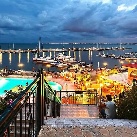 Beautiful Deluxe 2-bed In Sunny Apartman Napospart