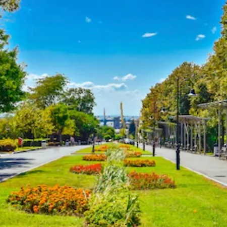 Beautiful Deluxe 2-bed In Sunny Napospart