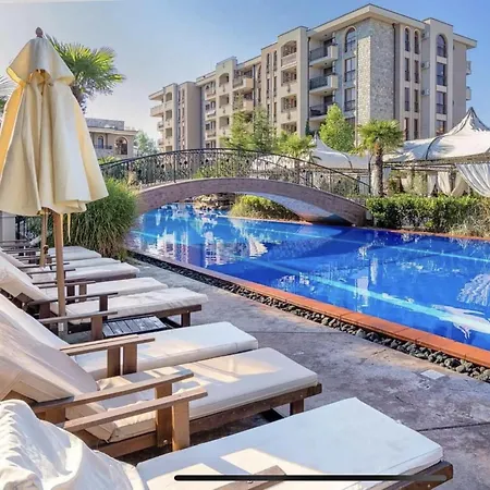 Apartman Beautiful Deluxe 2-bed In Sunny Napospart